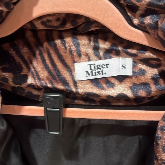 Tigermist Puffy Cropped Leopard Print Winter Jacket - Picture 4 of 6